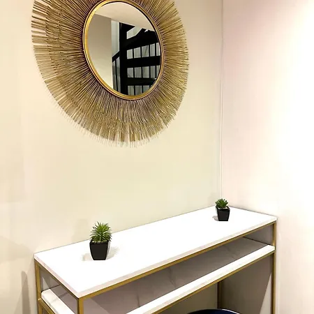 Cocon Parisien - Face A Louboutin - Chez Nicolas Paris
