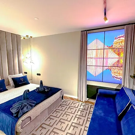 Cocon Parisien - Face A Louboutin - Chez Nicolas Paris