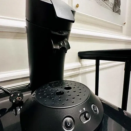 Cocon Parisien - Face A Louboutin - Chez Nicolas *